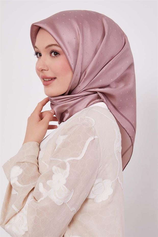 Pembe Benek Desen Monogram İpek Eşarp