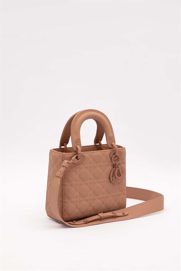 Pembe Kare Aksesuar Detaylı El Çantası