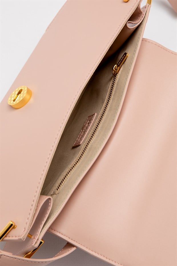 Pembe Oval Gold Aksesuarlı Omuz Çantası