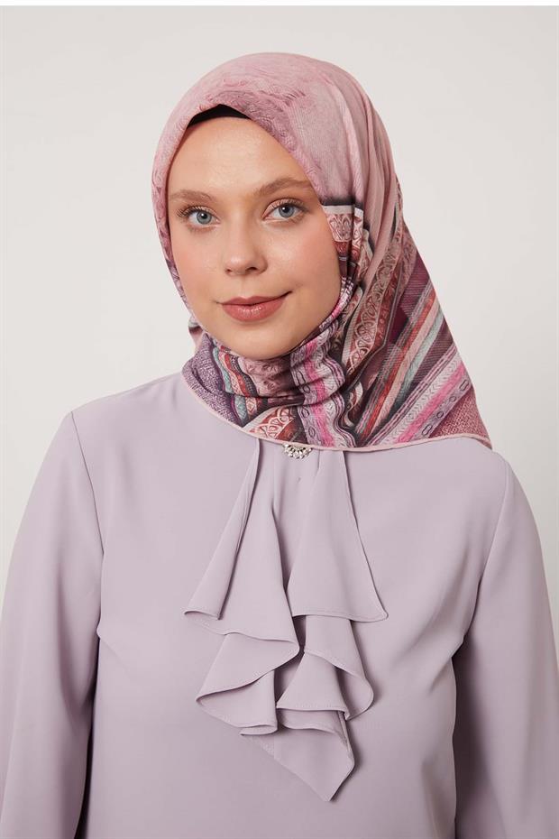 Pembe Şerit Desen Pamuk Eşarp