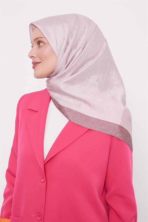 Pudra Halka Desen Monogram Eşarp