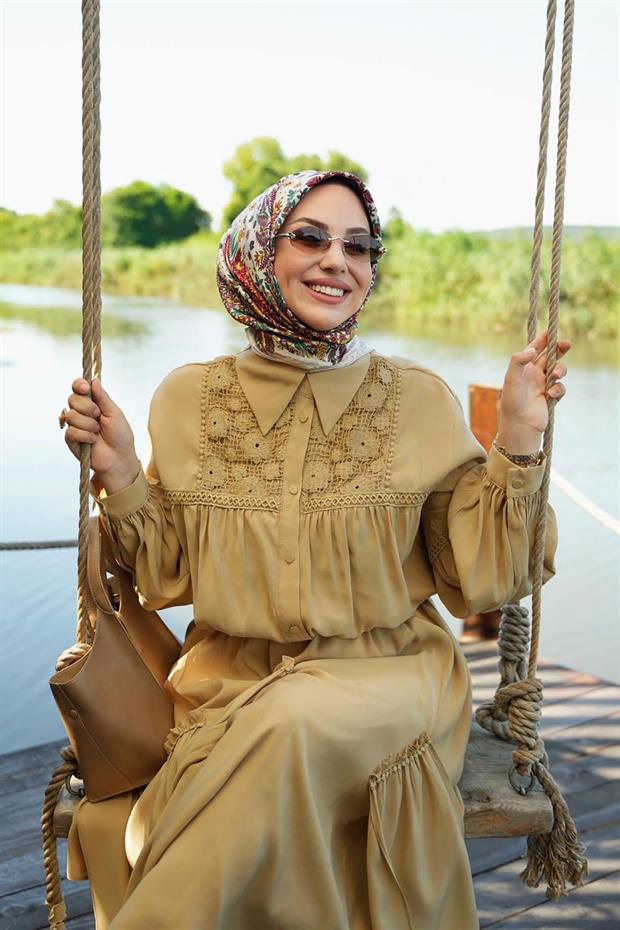 Pudra Yaprak  Desen Twill İpek Eşarp