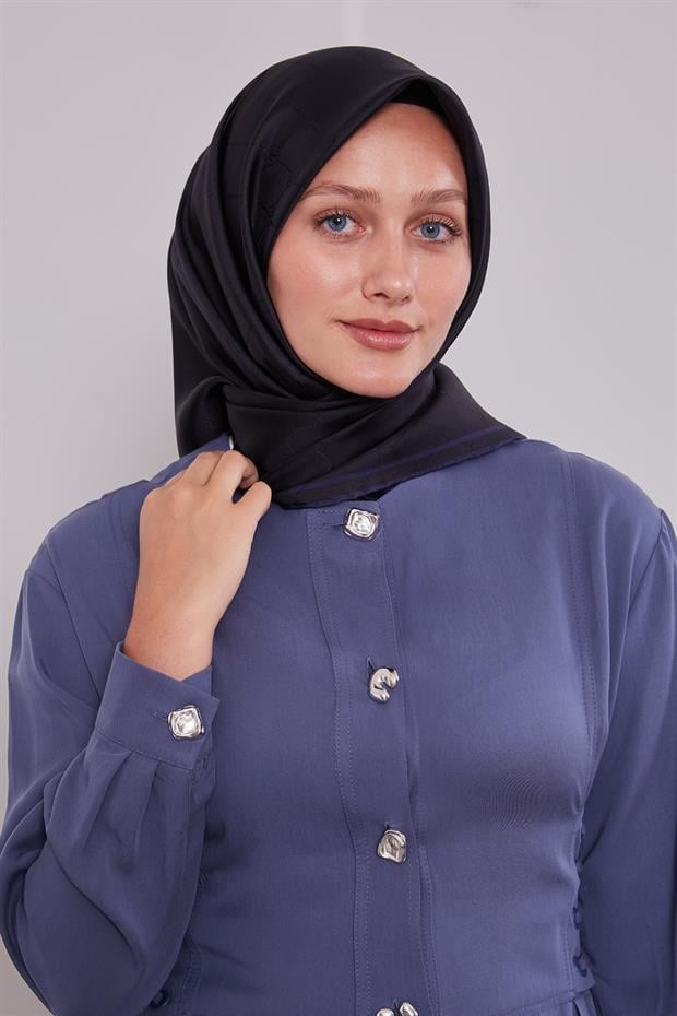 Saks Kenar Şeritli Monogram İpek Eşarp