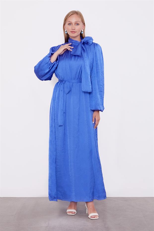 Saks Kuşak Detaylı Saten Kraş Elbise