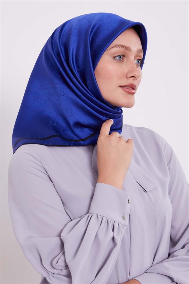 Saks Petek Desen Monogram İpek Eşarp