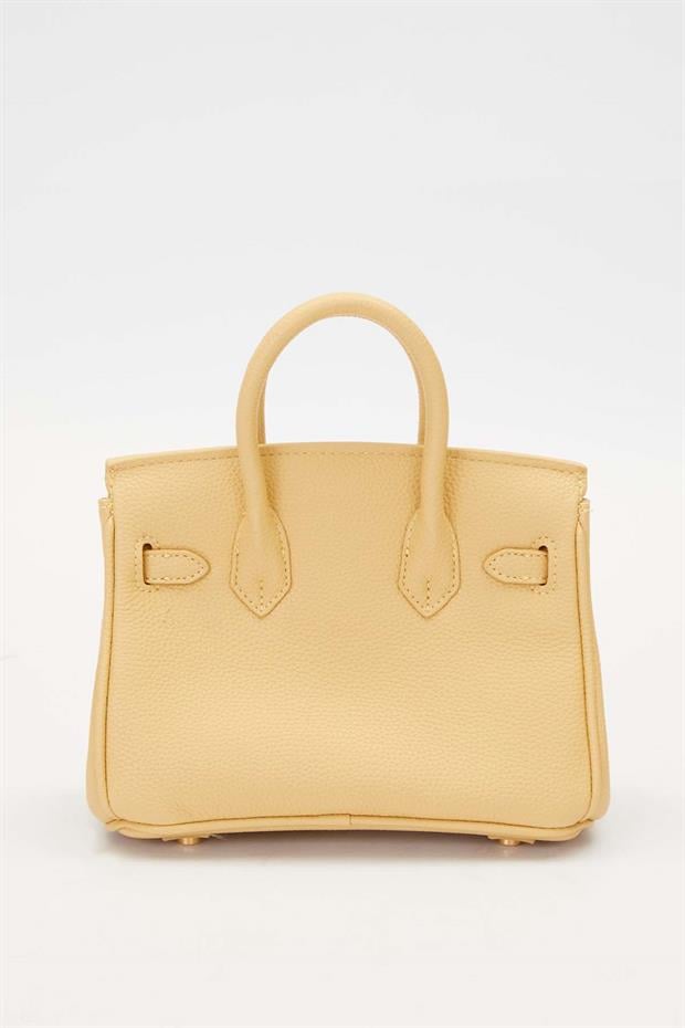 Aksesuar Detaylı Kare El Çantası Sarı