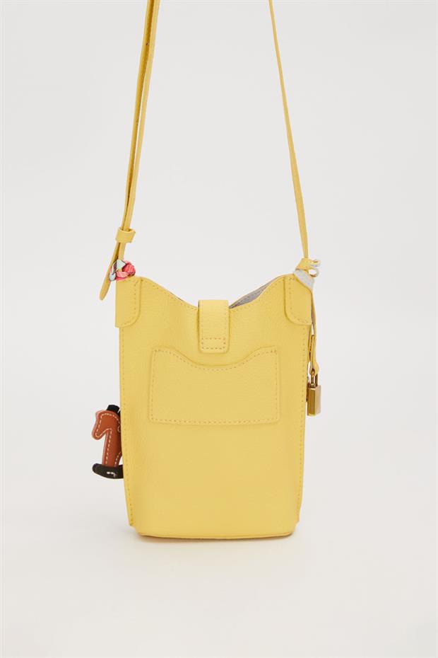 Sarı Atlı Charm Detaylı Omuz Çantası