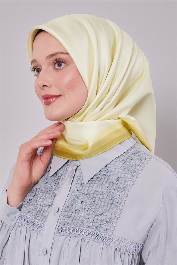Sarı Kenar Bordürlü Twill İpek Eşarp