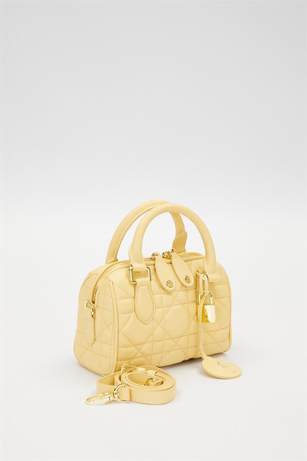 Sarı Kilit Aksesuar Detaylı El Çantası