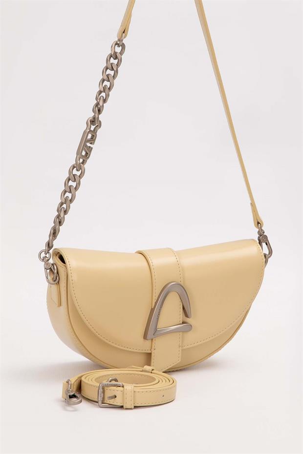 Sarı Logo Zincir Detaylı Omuz Çantası