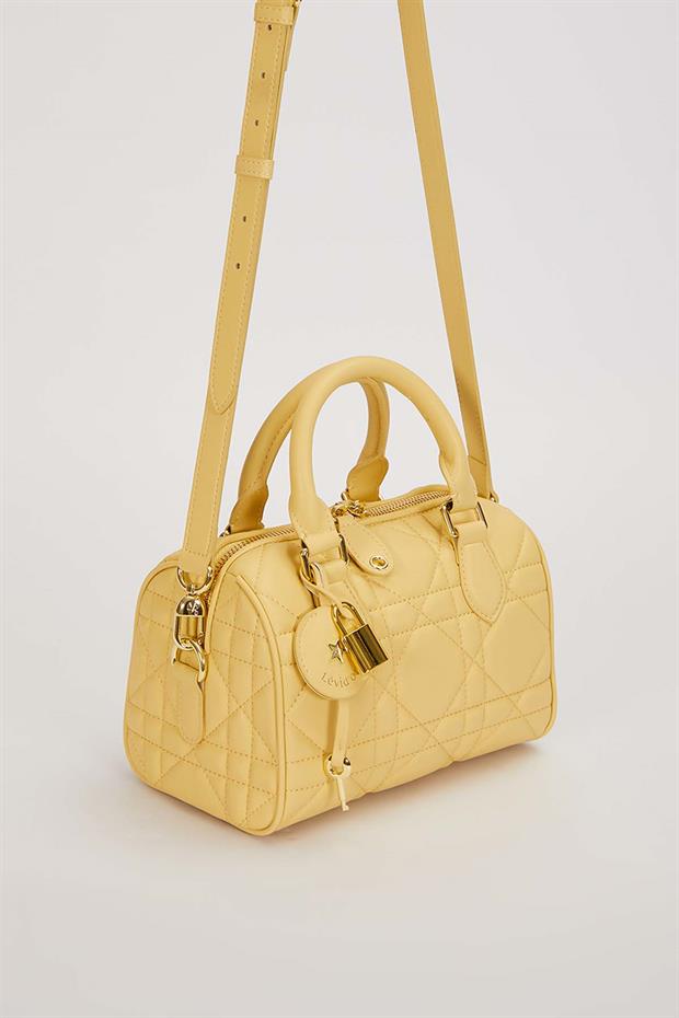 Sarı Yıldız Aksesuar Detaylı El Çantası