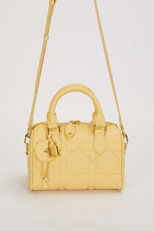 Sarı Yıldız Aksesuar Detaylı El Çantası