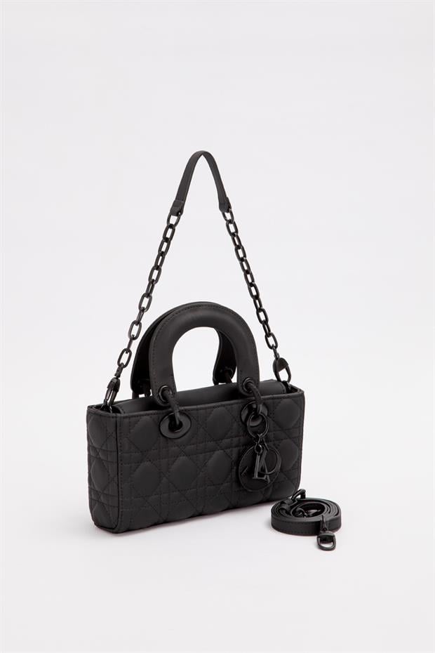 Siyah Zincir Aksesuarlı Kapitone El Çantası