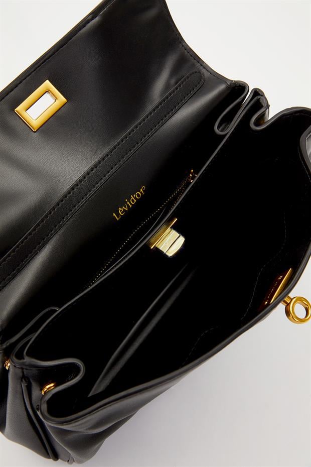 Siyah Aksesuar Detaylı El Çantası