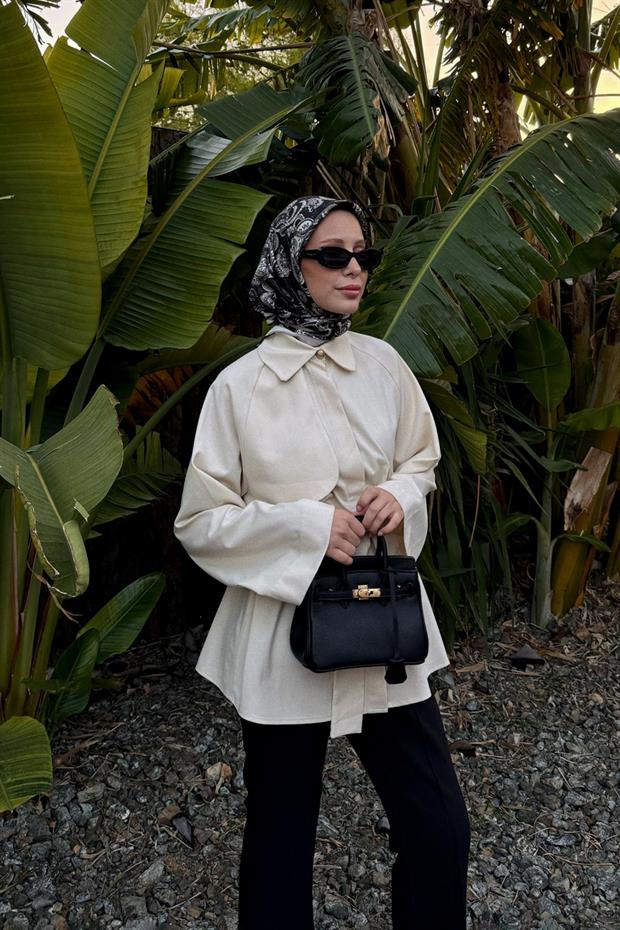 Siyah Aksesuar Detaylı Kare El Çantası