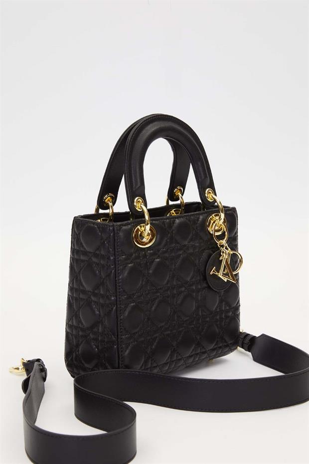 Siyah Anahtarlıklı Kapitone El Çantası