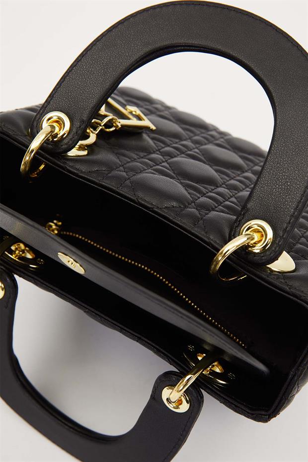 Siyah Anahtarlıklı Kapitone El Çantası