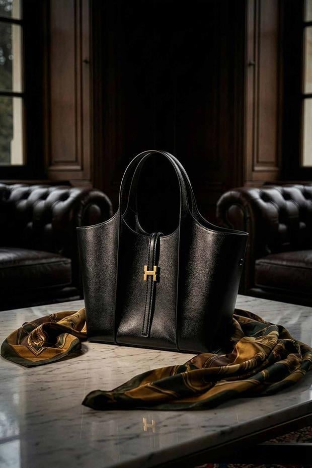 Siyah Askı Kilit Detay El Çantası