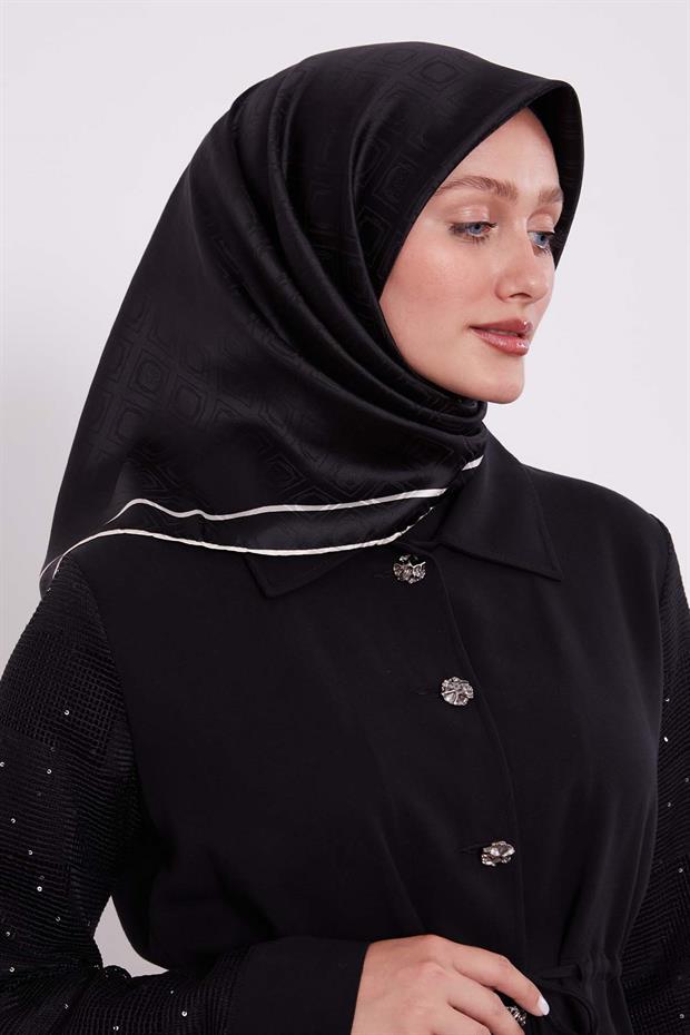 Siyah Baklava Desen Monogram İpek Eşarp