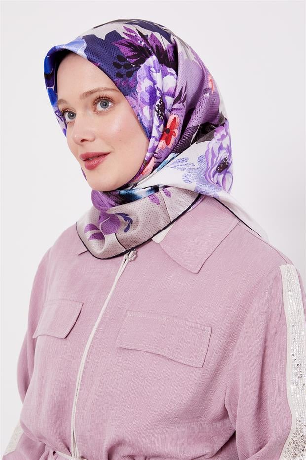 Siyah - Bej Çiçek Desen Twill İpek Eşarp