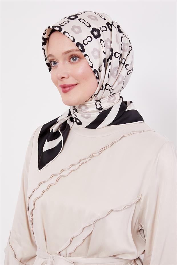 Siyah - Bej Papatya Desen Twill İpek Eşarp