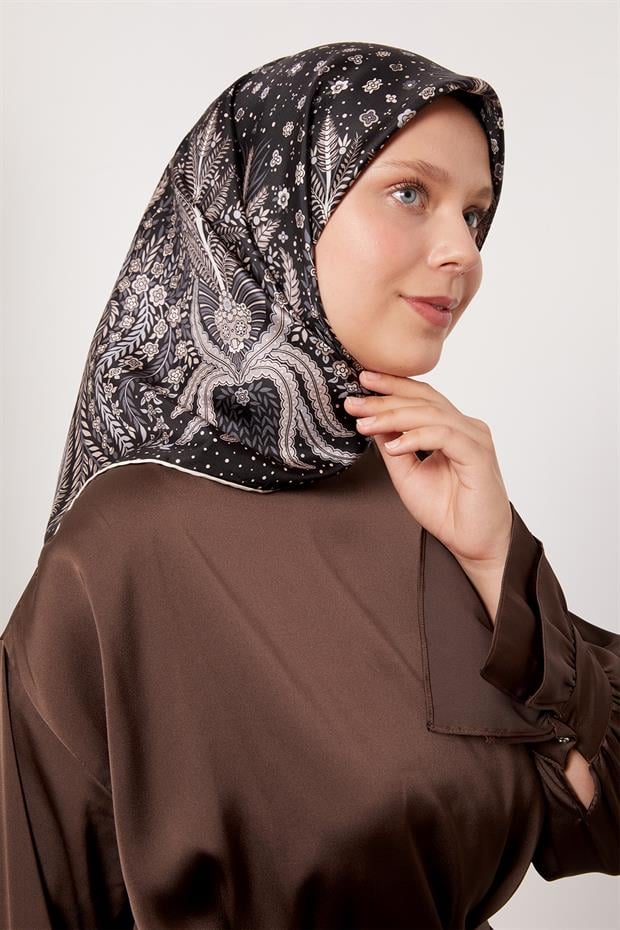 Siyah - Bej Yaprak  Desen Twill İpek Eşarp