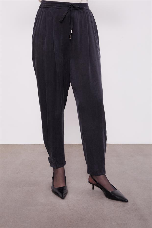 Siyah Bel Bağlama Detaylı Parlak Gürünümlü İkili Takım