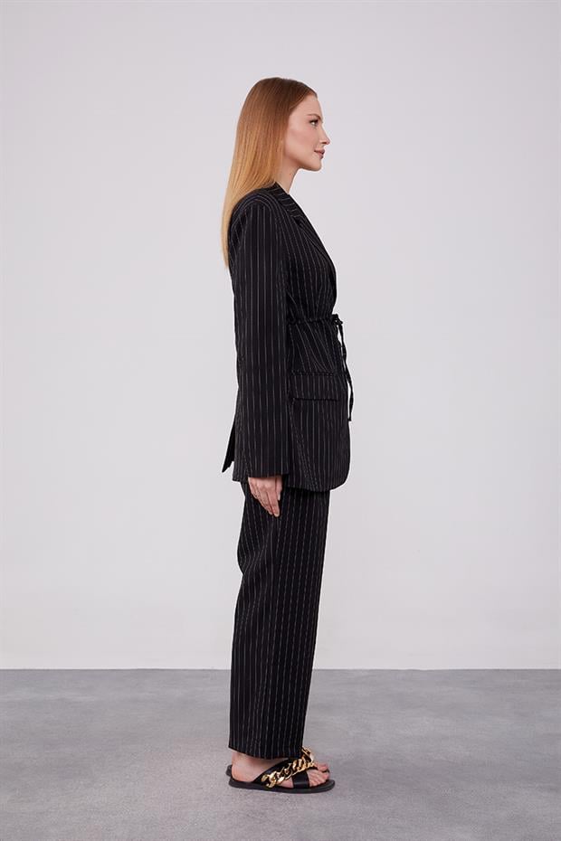Siyah Belden Bağlamalı Çizgili Pantolonlu Takım