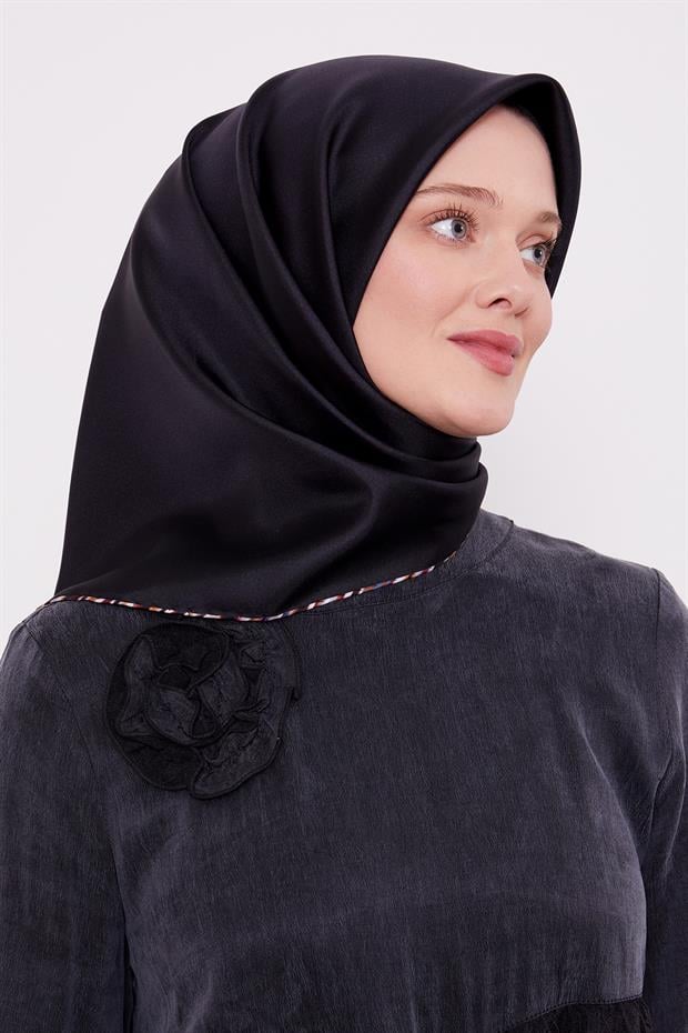 Siyah Benekli Twill İpek Eşarp