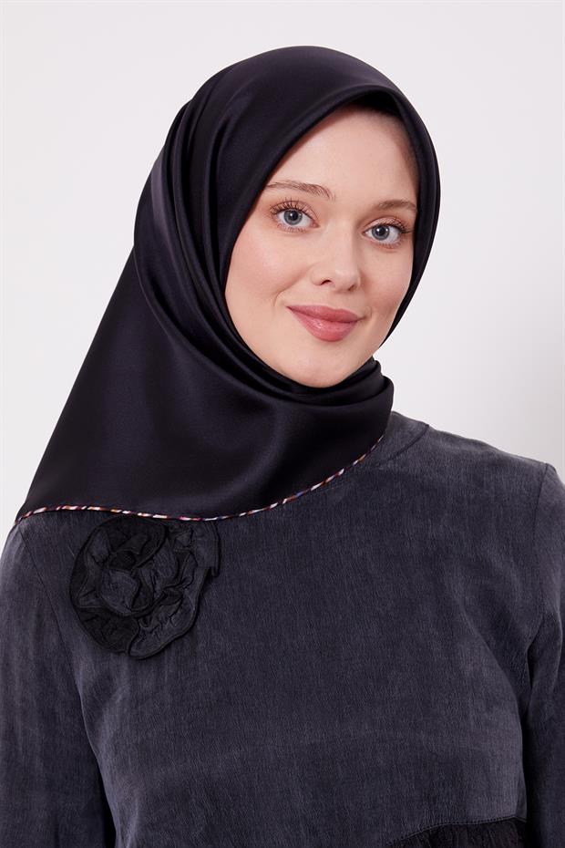 Siyah Benekli Twill İpek Eşarp