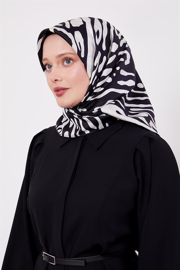 Siyah - Beyaz Leopar Desen Twill İpek Eşarp