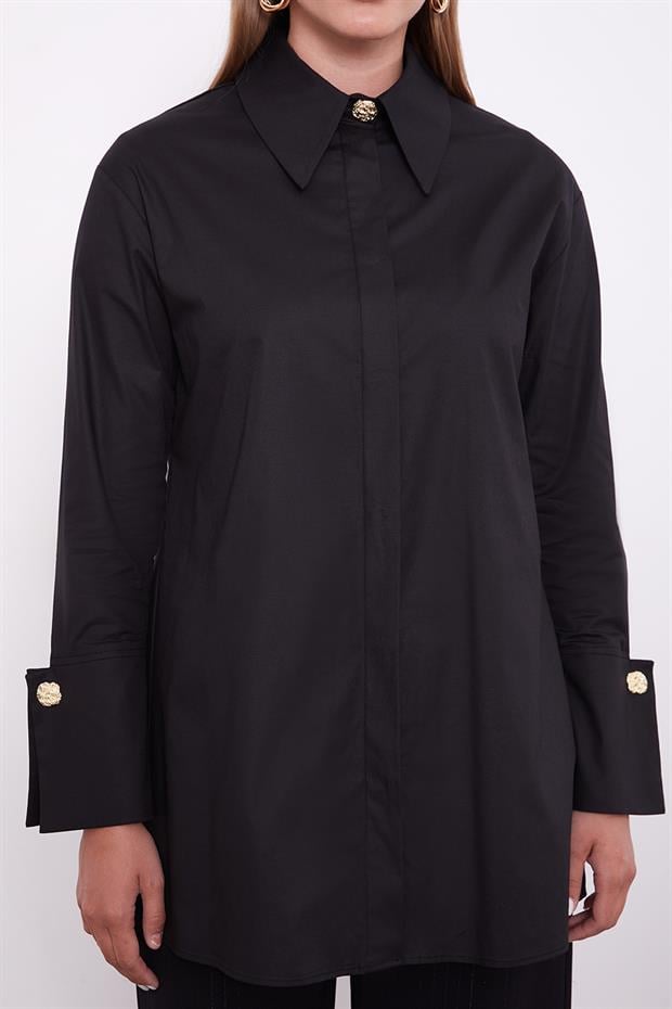 Siyah Broş Düğme Detaylı Gömlek