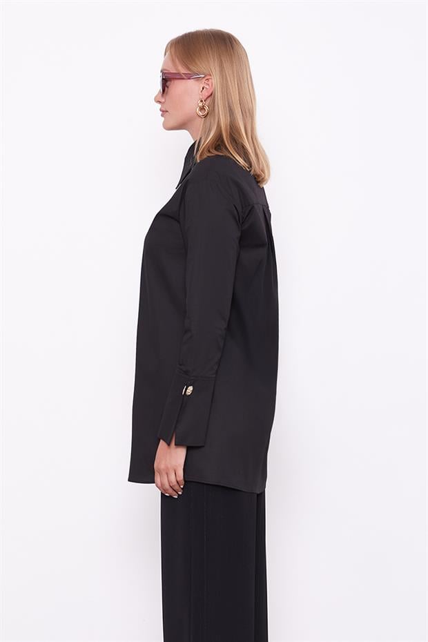 Siyah Broş Düğme Detaylı Gömlek