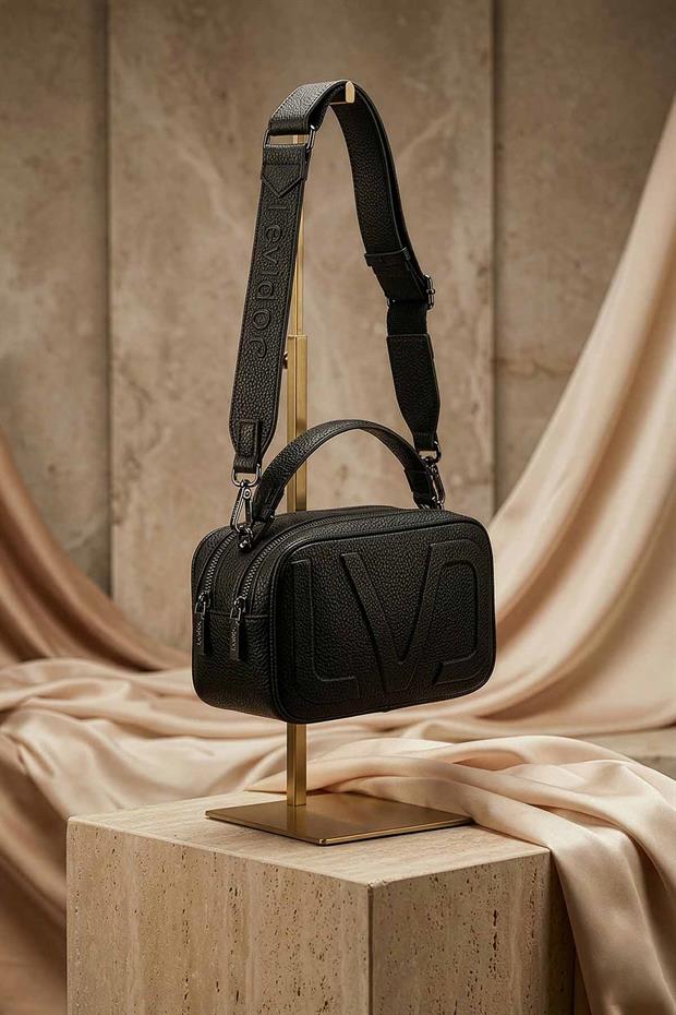 Siyah Büyük Logolu El Çantası