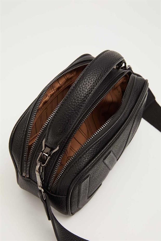 Siyah Büyük Logolu El Çantası