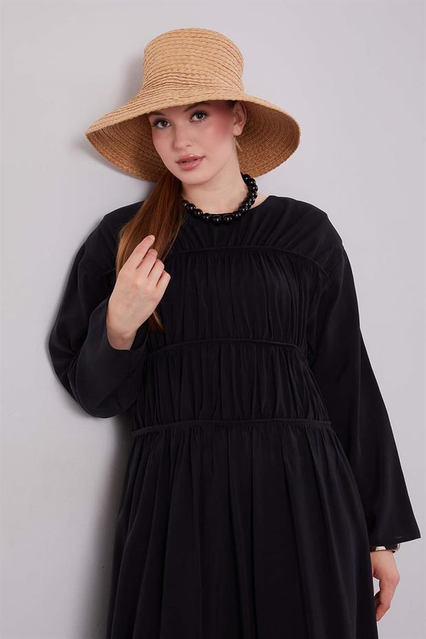 Siyah Büzgü Detaylı Elbise