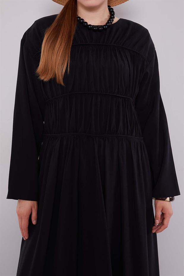 Siyah Büzgü Detaylı Elbise