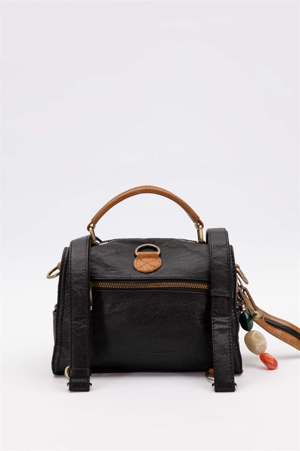 Siyah Çapraz Fermuar Detaylı Sırt Çantası