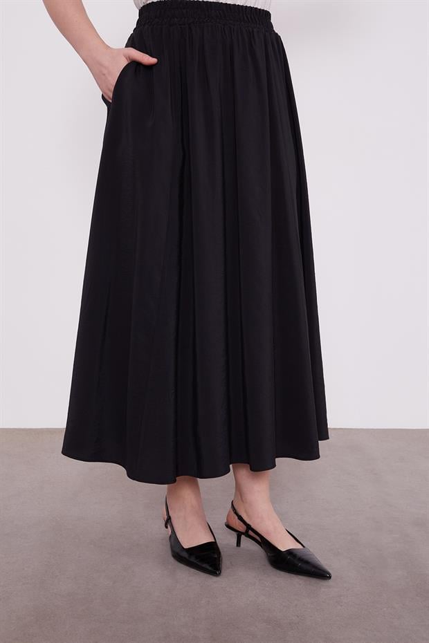 Siyah Cep Boncuk Papatya Detaylı Etek Takım