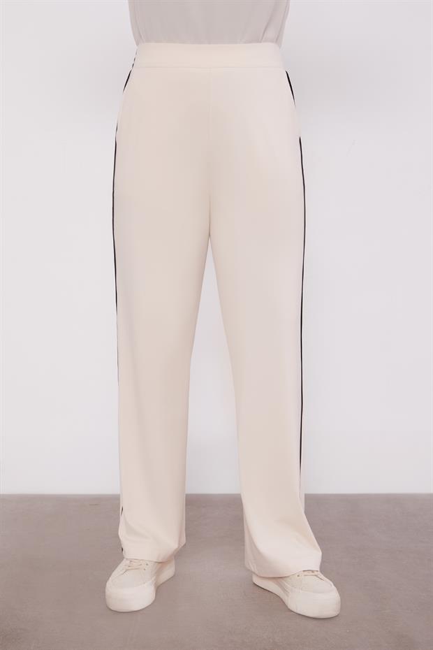 Siyah Cep Desen Detaylı Spor Takım