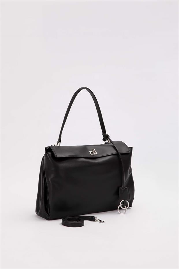 Siyah Çevirme Kilit Aksesuarlı Omuz Çantası