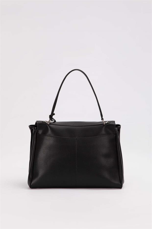 Siyah Çevirme Kilit Aksesuarlı Omuz Çantası