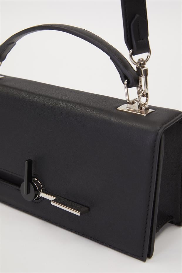 Siyah Çevirmeli Kilitli Omuz Çantası