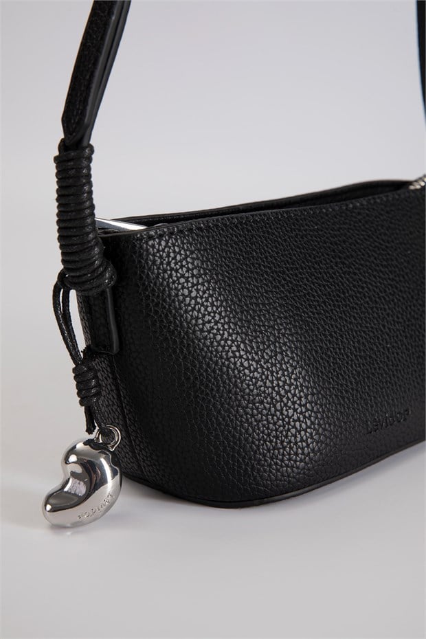 Siyah Charm Detaylı Deri Çanta