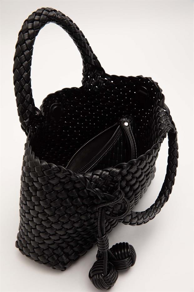 Siyah Charmlı Örgü Model El Çantası