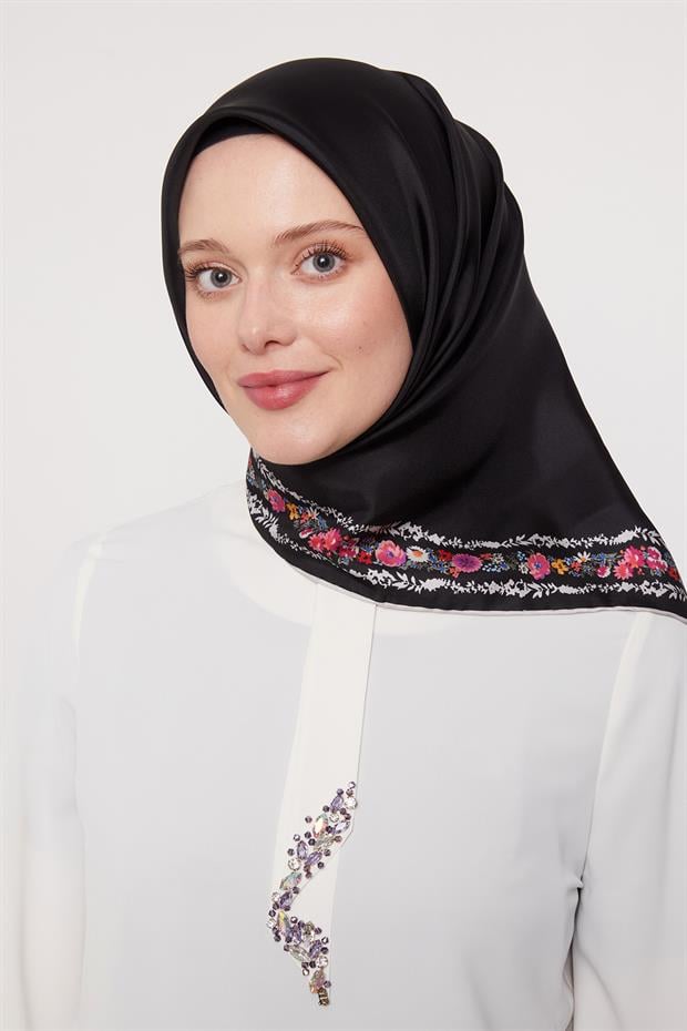 Siyah Cicek Çerçeveli Twill İpek Eşarp