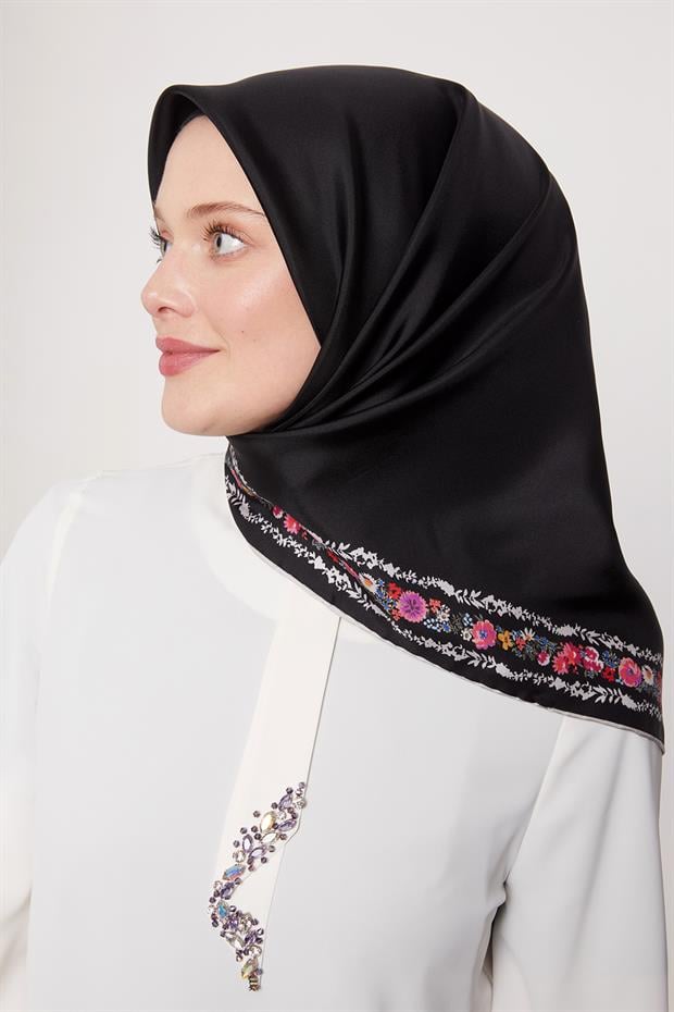 Siyah Cicek Çerçeveli Twill İpek Eşarp