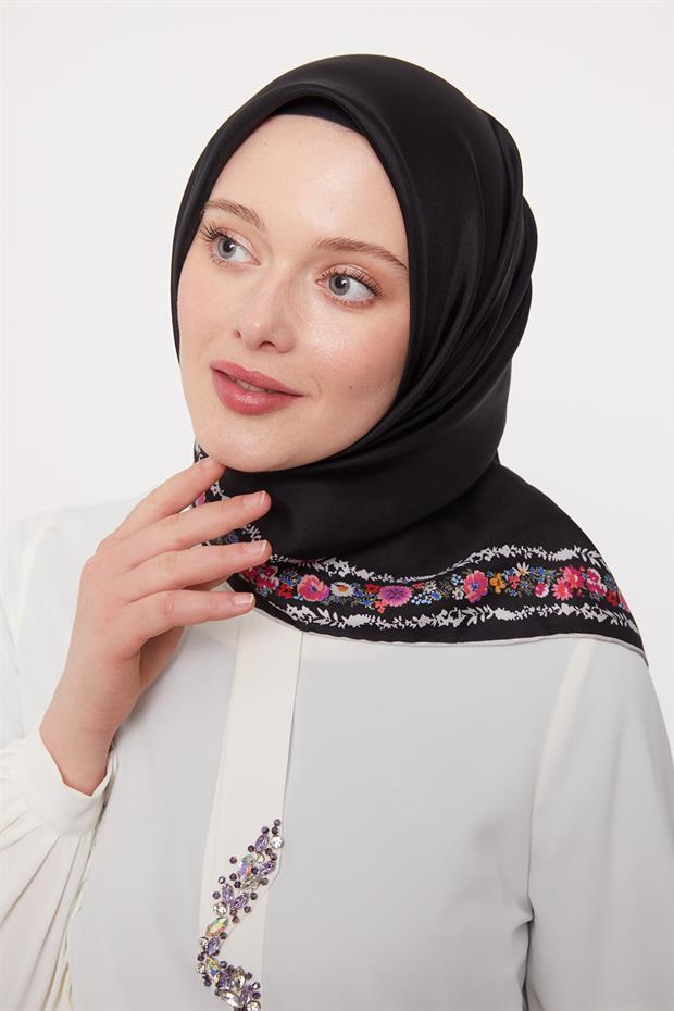 Siyah Cicek Çerçeveli Twill İpek Eşarp