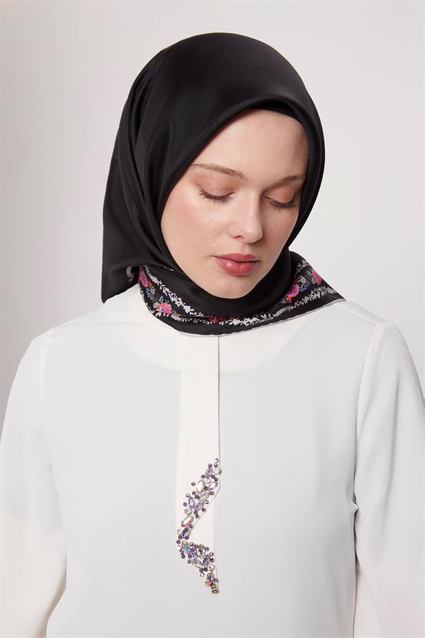 Siyah Cicek Çerçeveli Twill İpek Eşarp