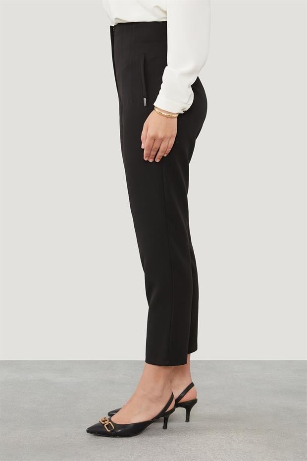 Siyah Çift Pliseli Kumaş Havuç Pantolon